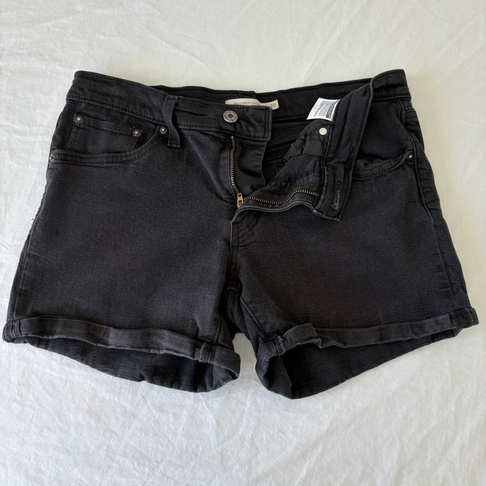 Levi's Womens Black Denim Regular Fit Pockets Mid Length Mom Shorts Size 30